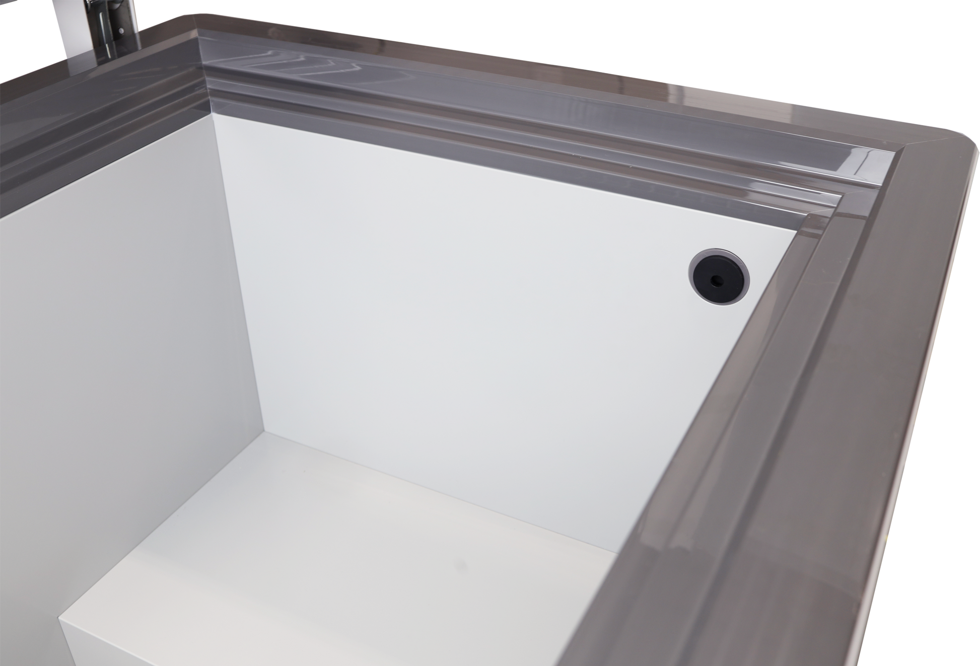 interior view of the NIST data logger port on the k21145-c